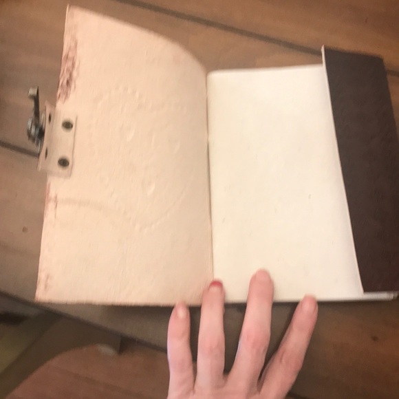 Leather journal with side lock - Picture 5 of 7